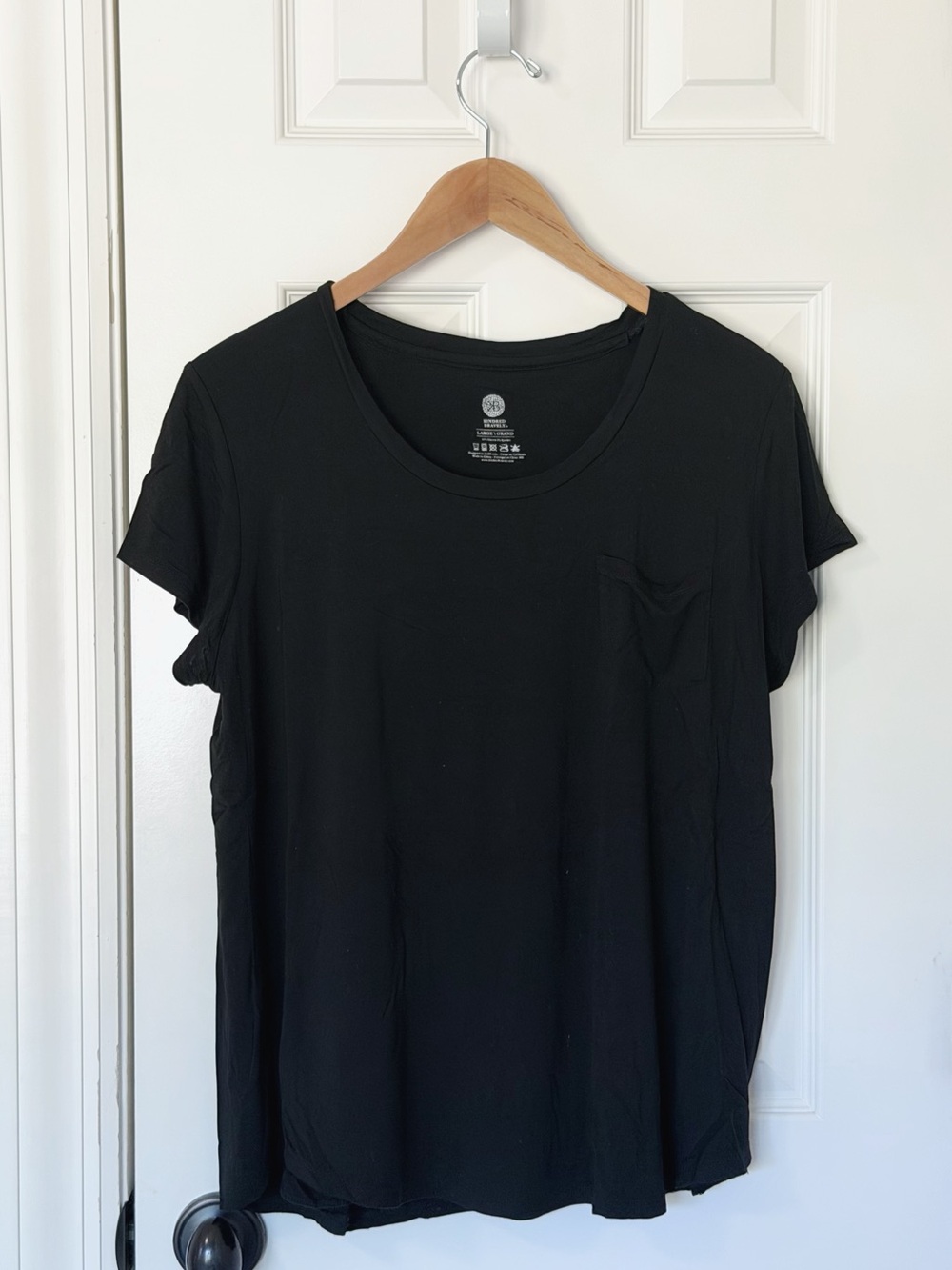 Kindred Bravely Black Short-Sleeve Pocket Tee, nursing-friendly, size L
